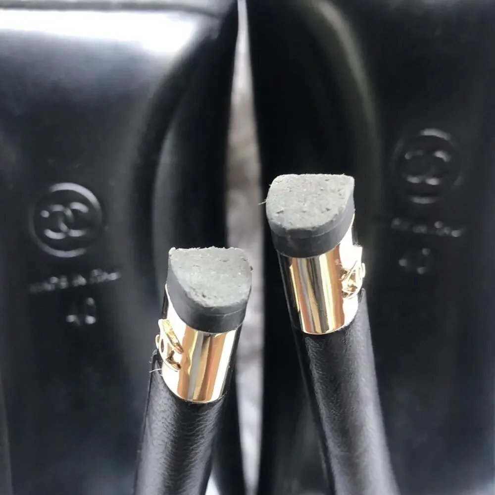 CHANEL title black